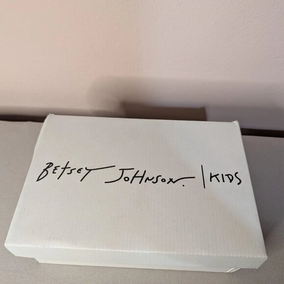 NEW Betsey Johnson Kids Floral Pump Size 5 Blue White Toile Pearl Strap Heel - Picture 8 of 9